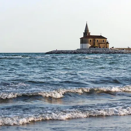 Apartment Comfy With Pool And Terrace Porto Santa Margherita di Caorle